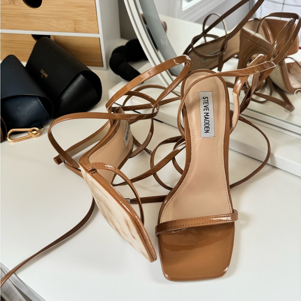 STEVE MADDEN - UPLIFT LACE UP HEELS CAMEL